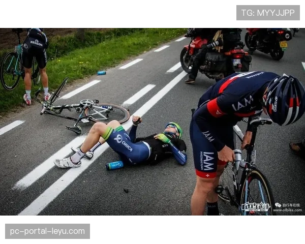 根特-韦弗尔海姆赛发生大规模摔车，涉及阿拉菲利普等多名车手