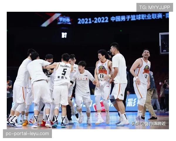 CBA联盟公布最新处罚,某队球员因在赛后采访中公开指责裁判“破坏攻防节奏”被罚款